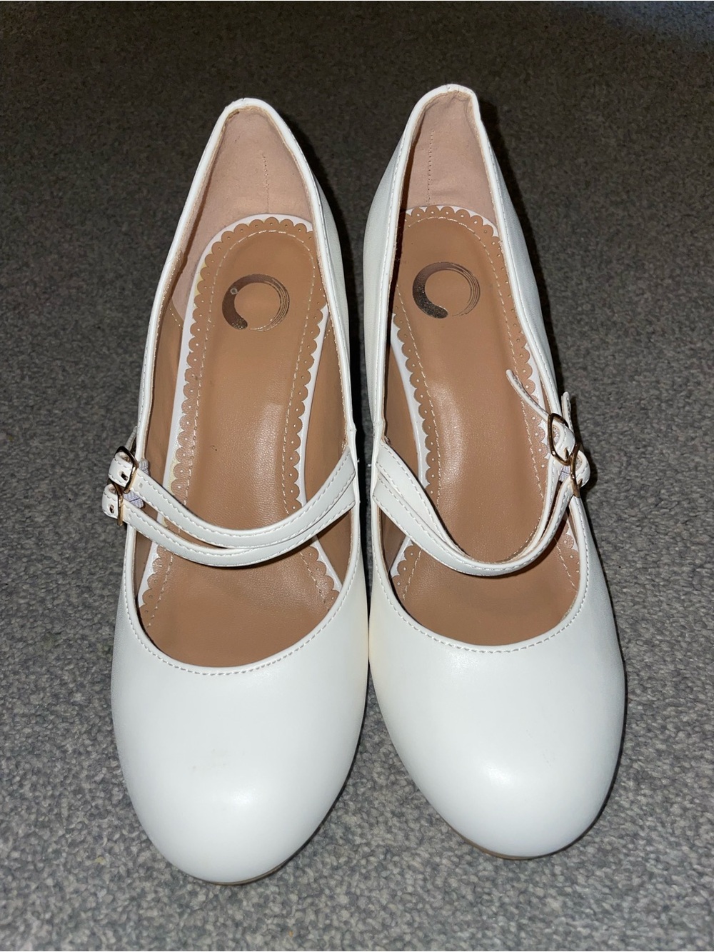 Classic White Mary Jane Pumps - Women's White Dress Shoes.  Size 7 - #08